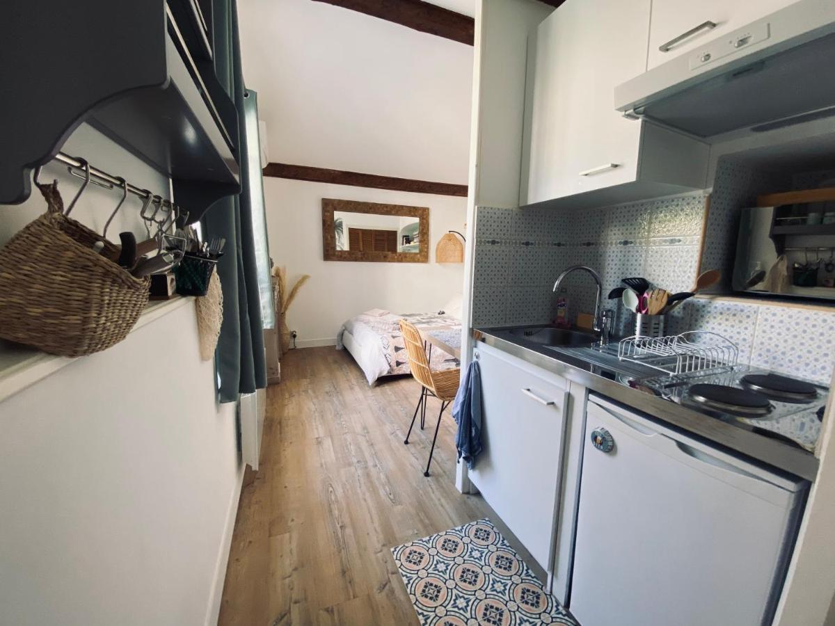 Jolie Climatise Avec Parking Et Proche De La Apartment Carqueiranne