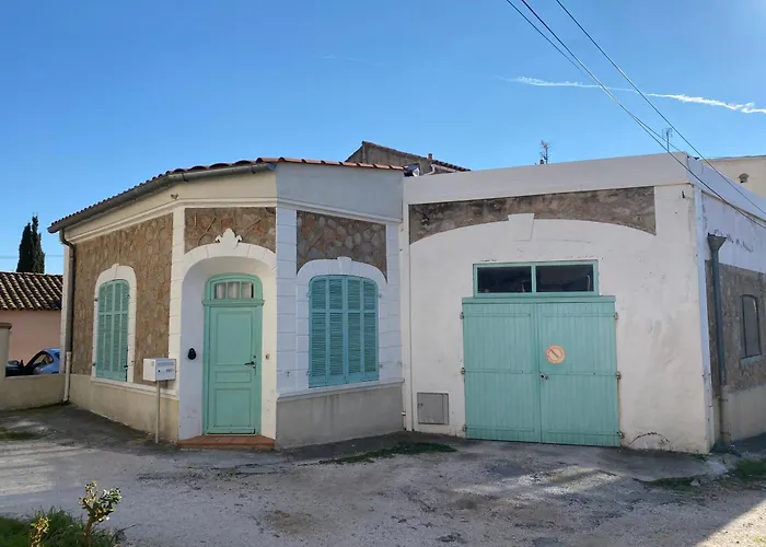 Jolie Studio Climatise Avec Parking Et Proche De La Mer
